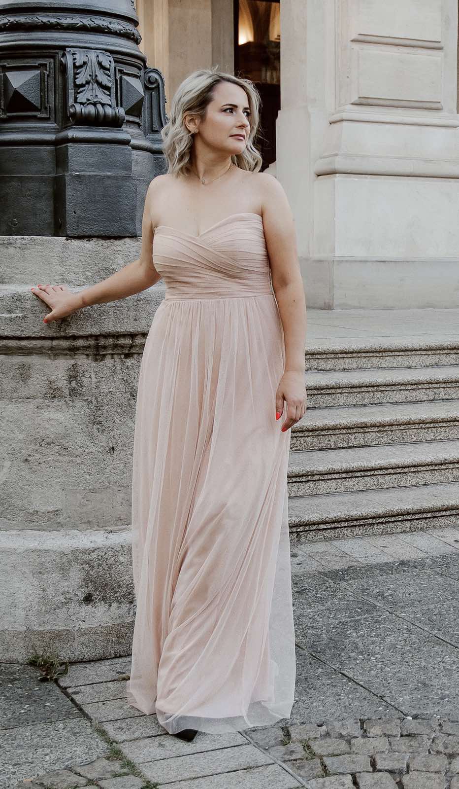 Elena, 43