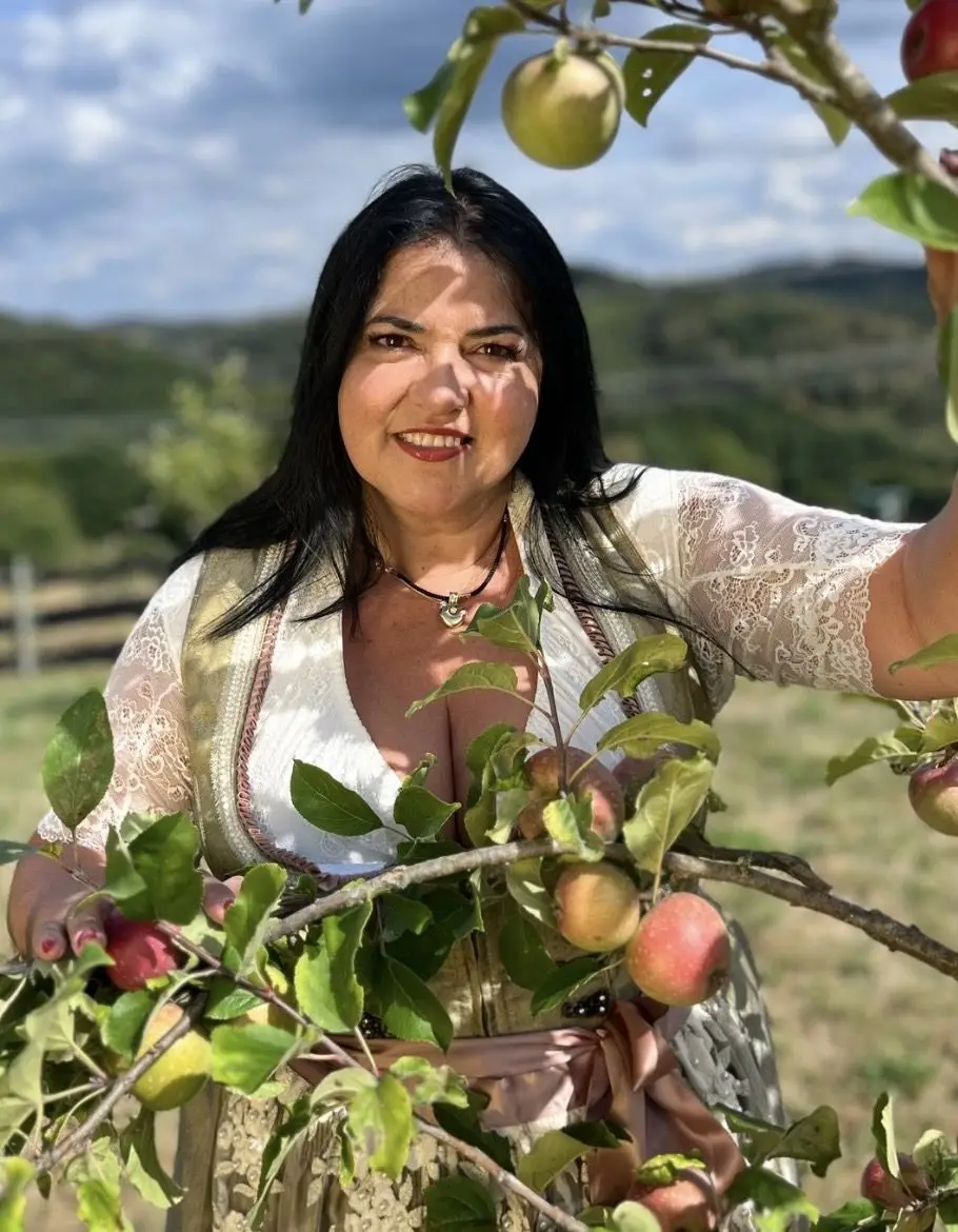 Valentyna, 54