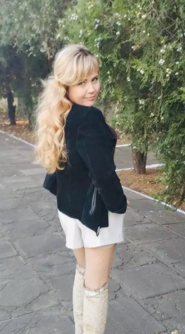 Viktoria D, 47