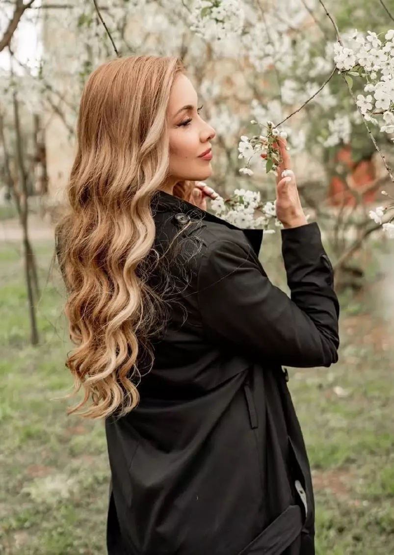 Irina, 44