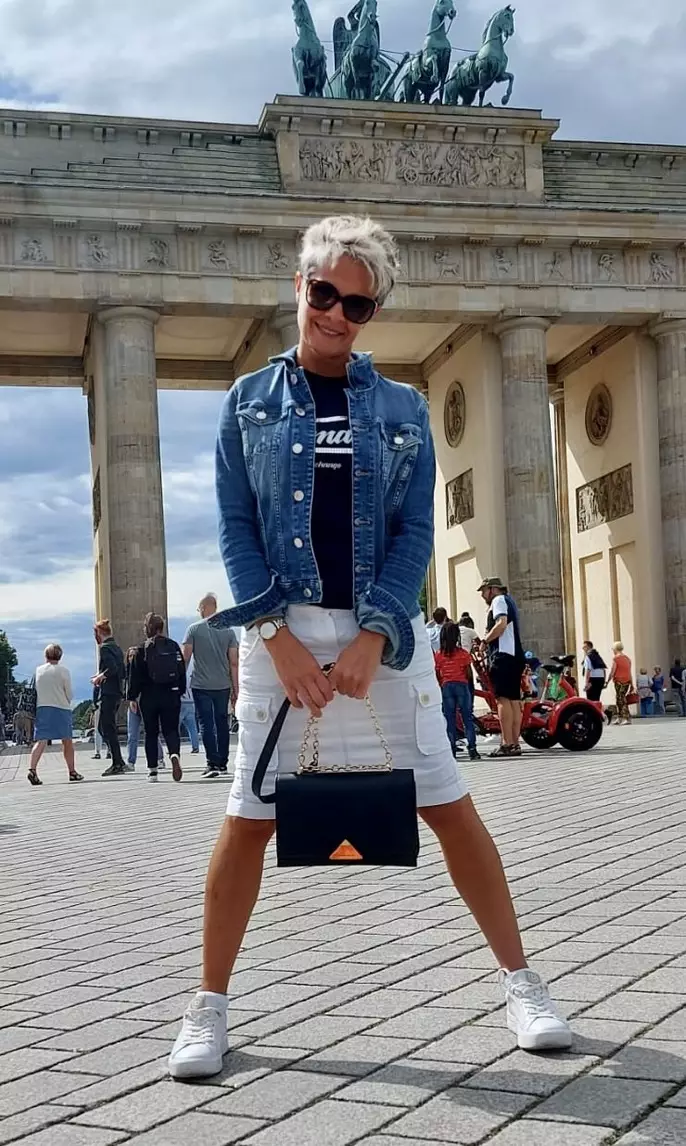 Lena, 52