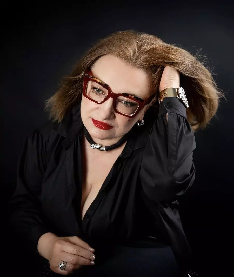 Elena, 56
