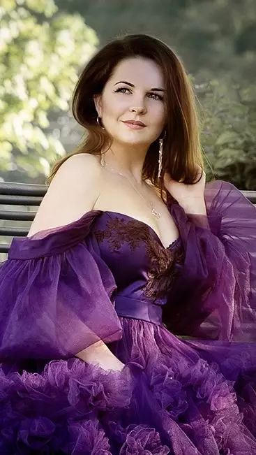 Yulia H, 38