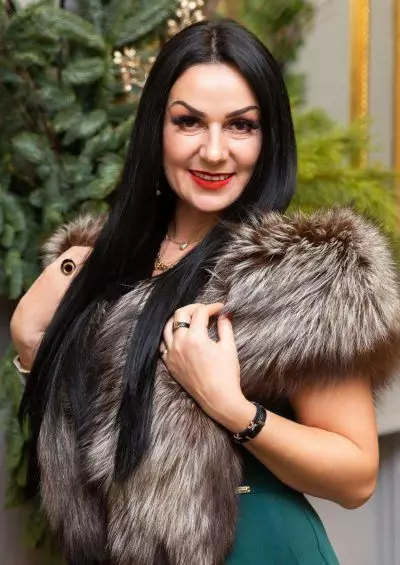 Julia Y, 41 aus der Ukraine ist auf Partnersuche bei "Dein Glücksfall"