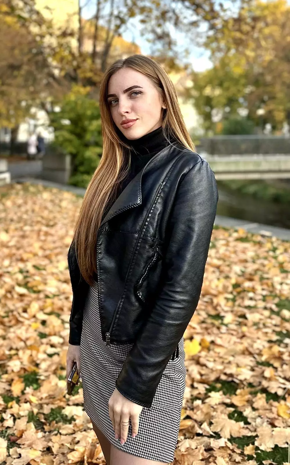 Elena, 26