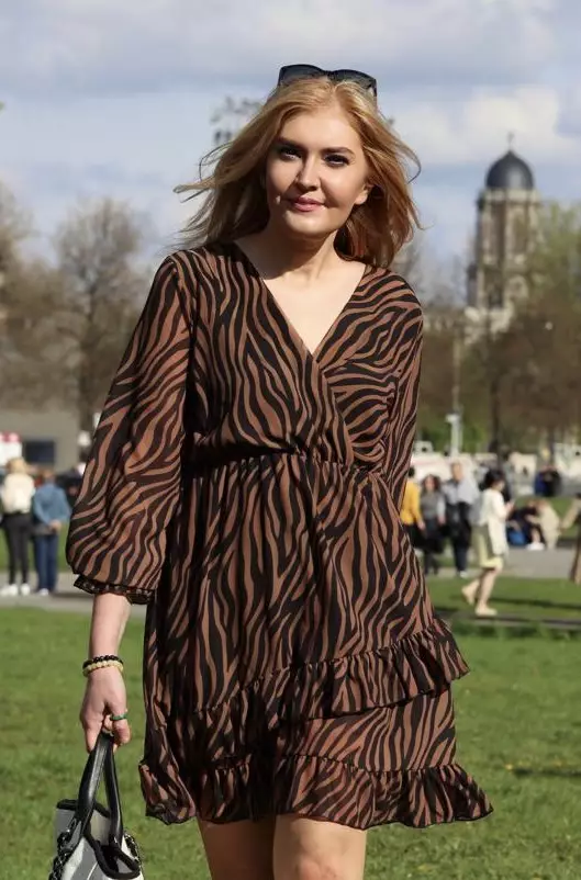 Valentina, 46