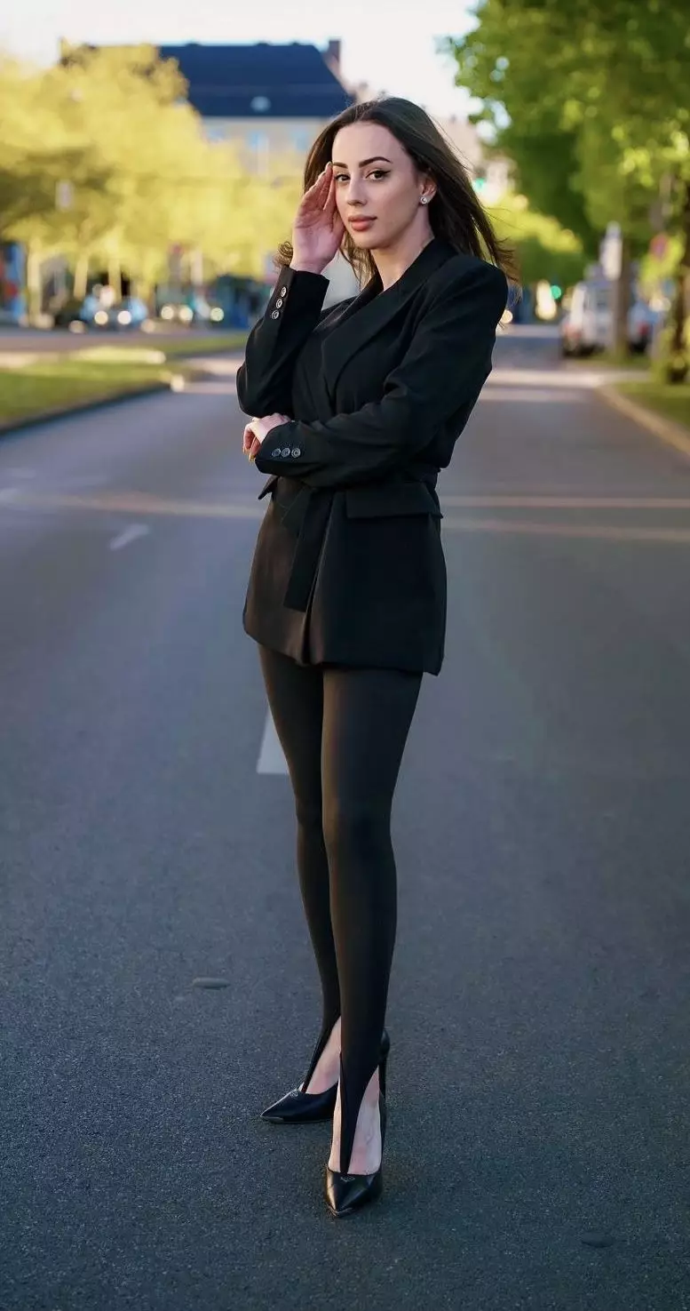 Yana, 32