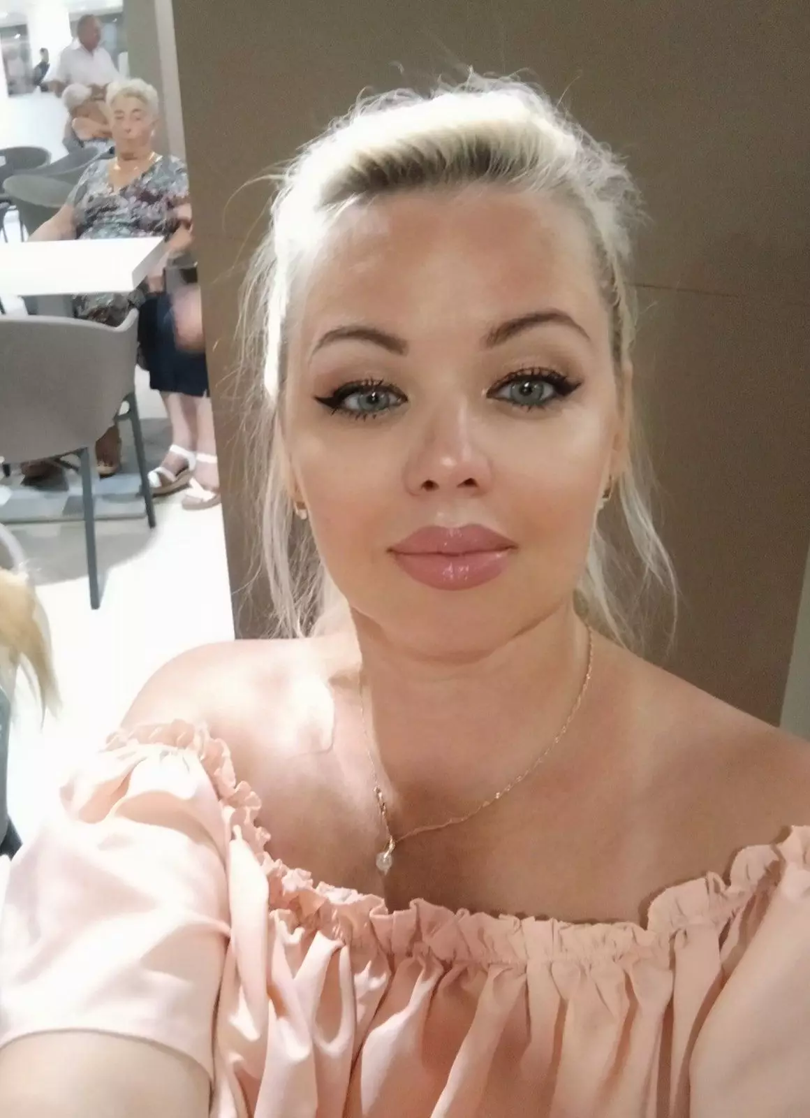 Viktoria, 47