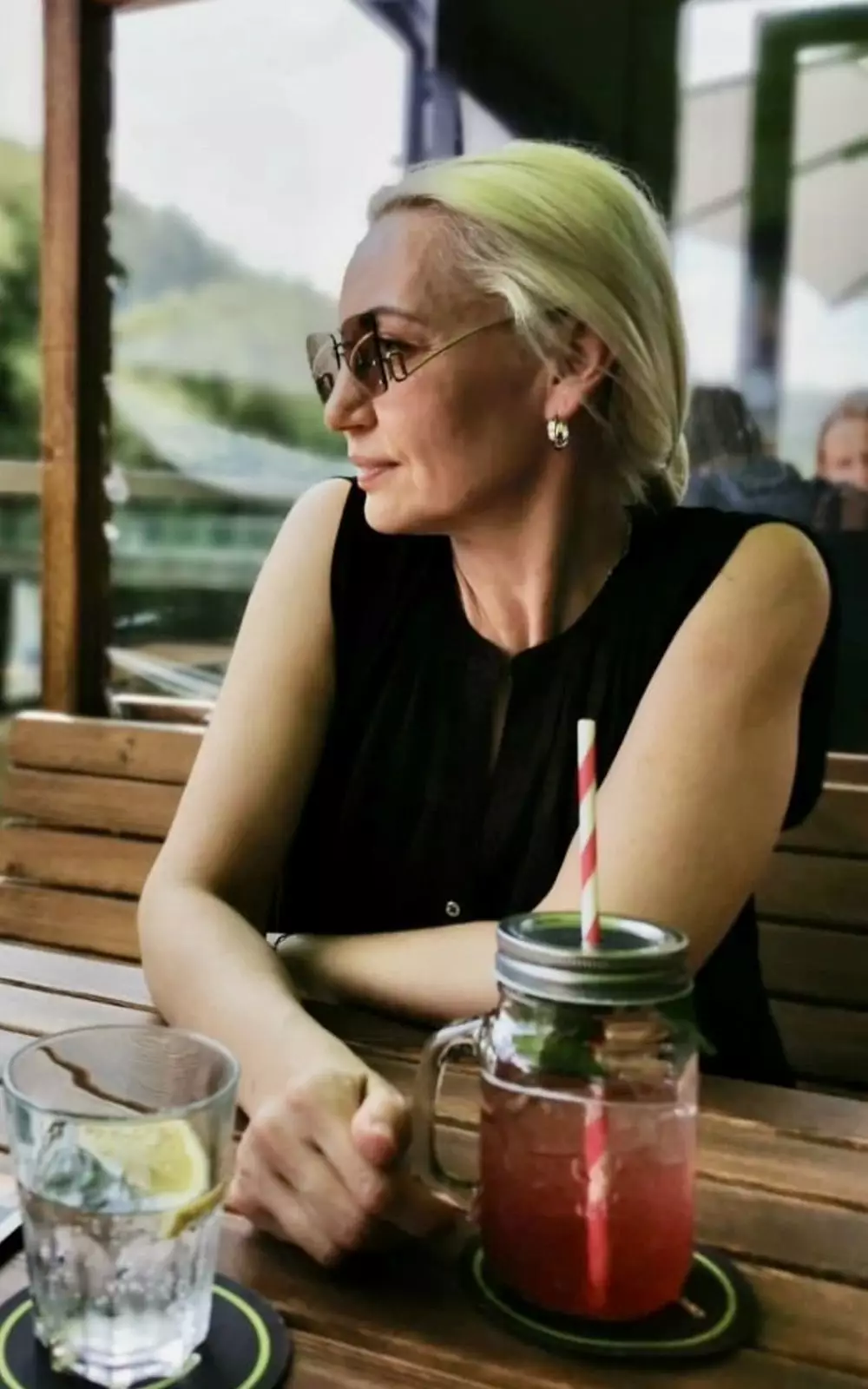 Anna, 49