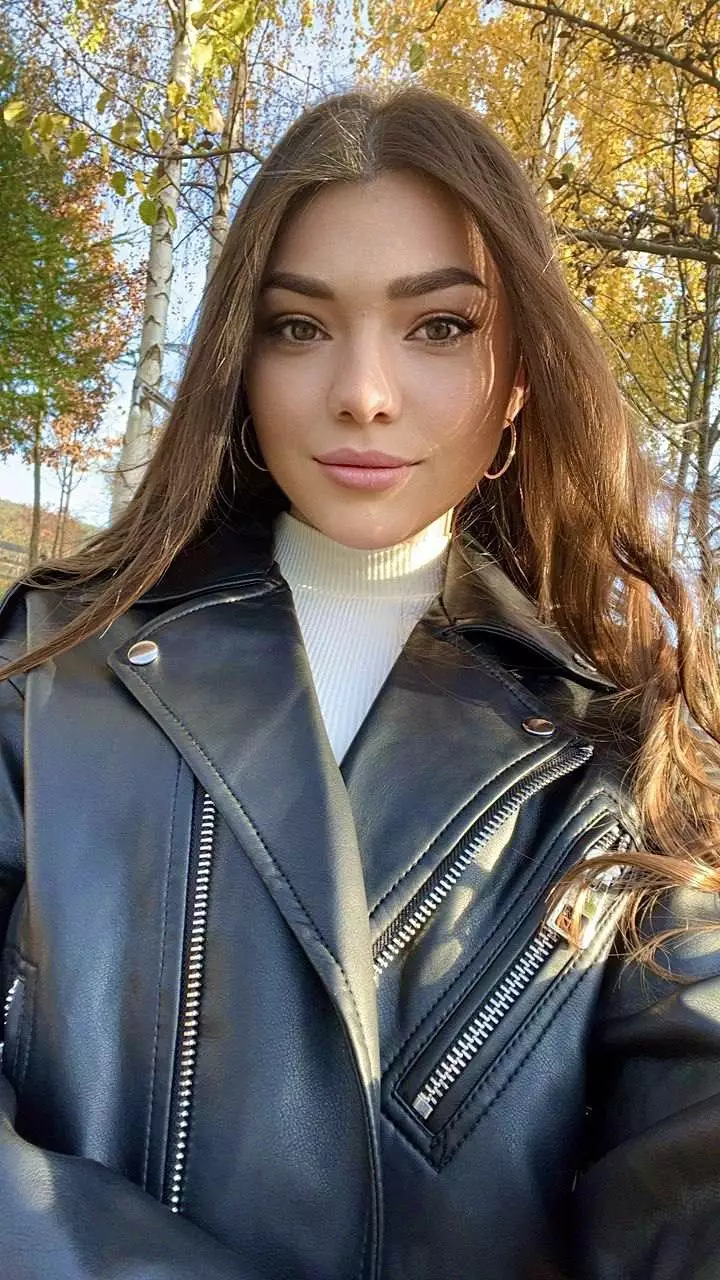 Maria, 22
