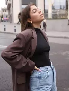 Yana, 18 Hübsche seriöse Frau in Deutschland sucht einen Mann