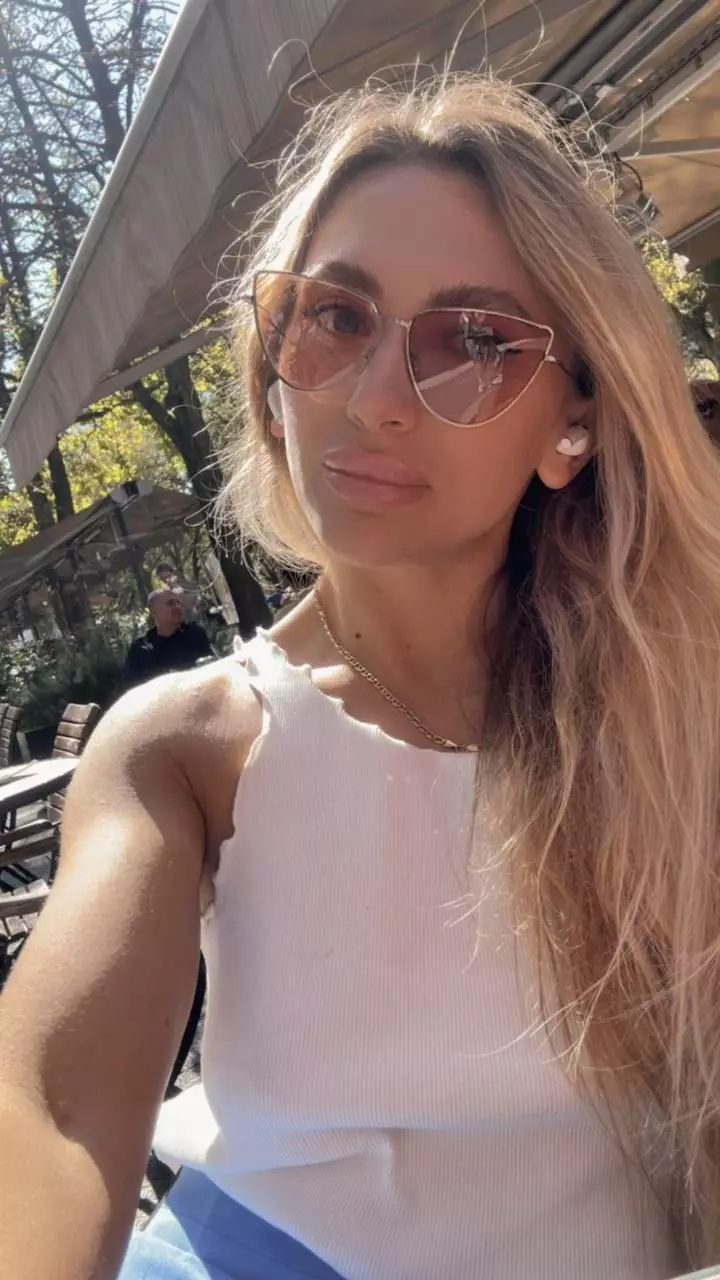 Yana, 36