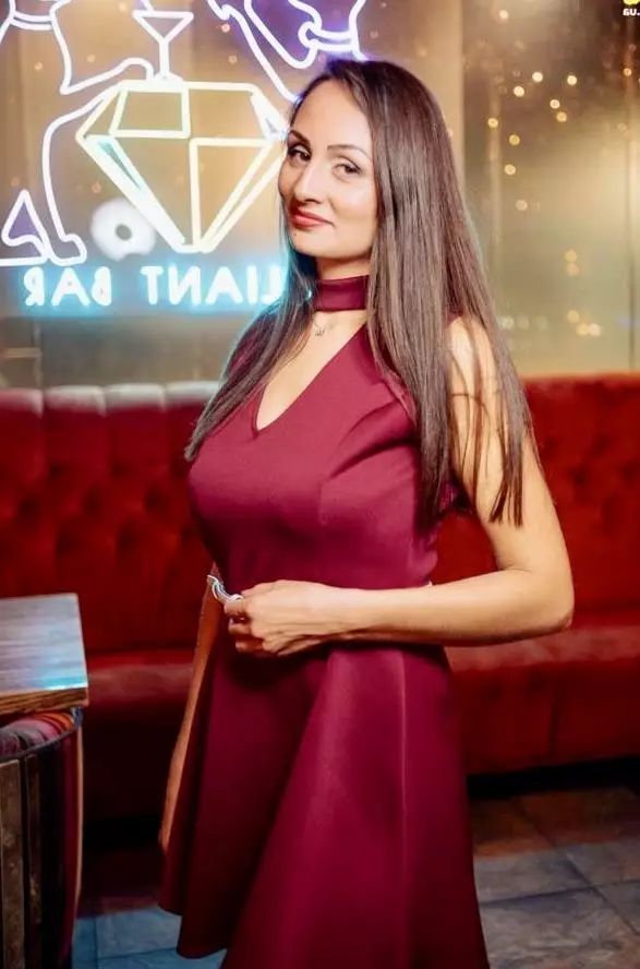 Yuliia, 35