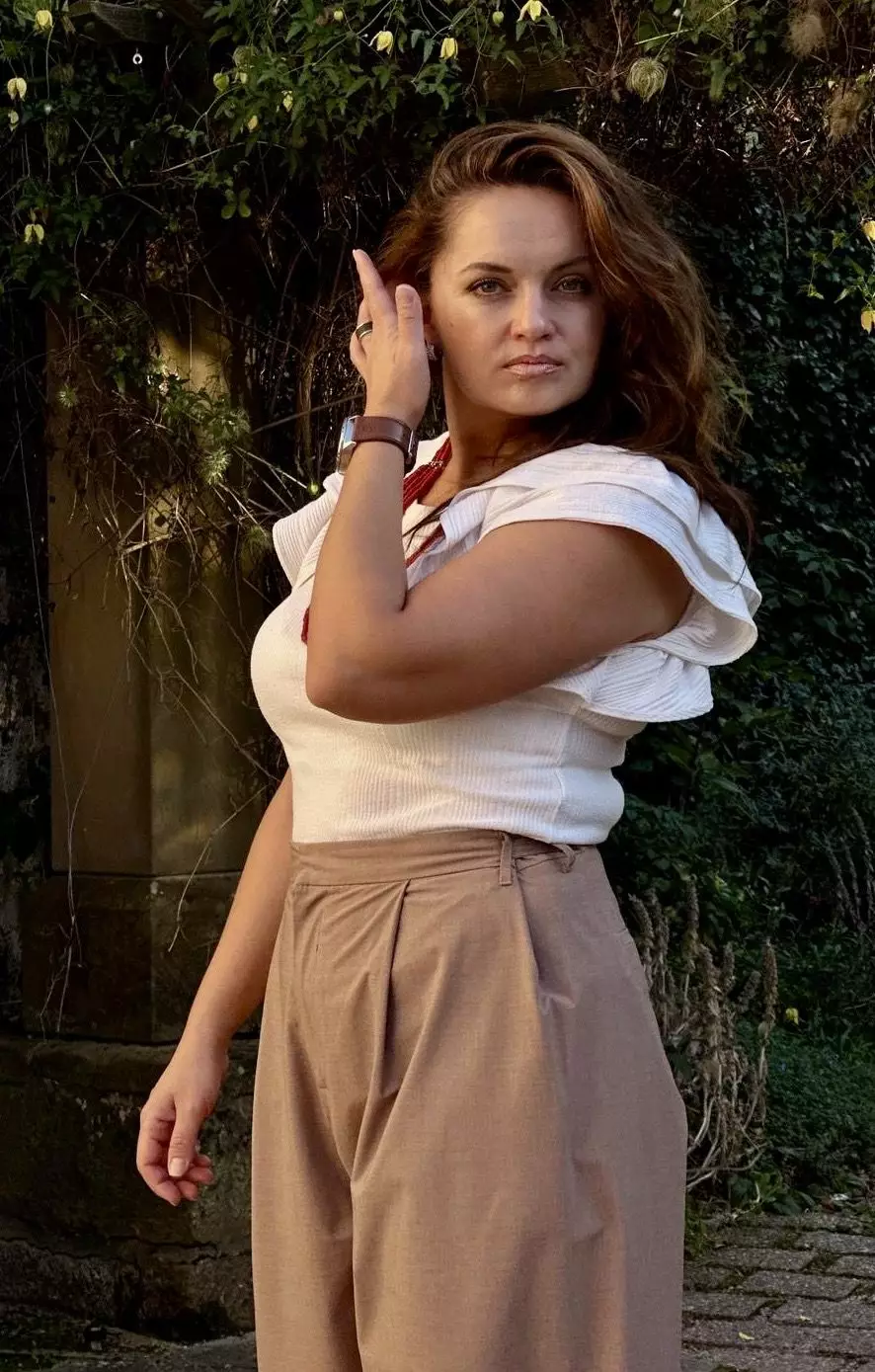 Yana, 42