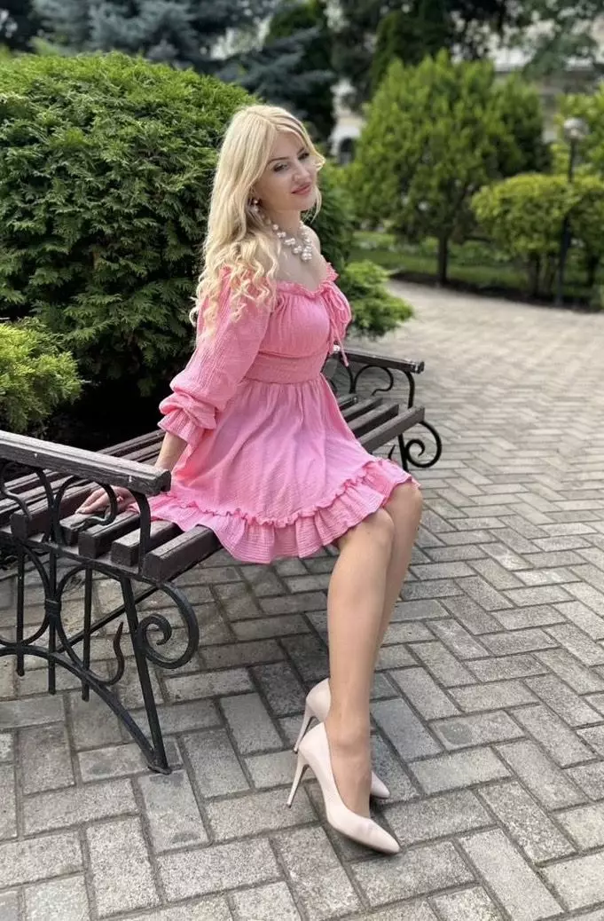 Julia, 41