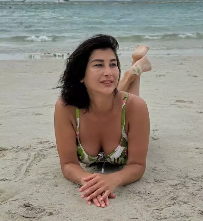 Karolina, 41