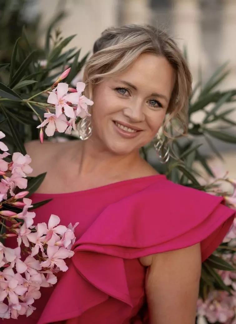 Tatiana P, 44