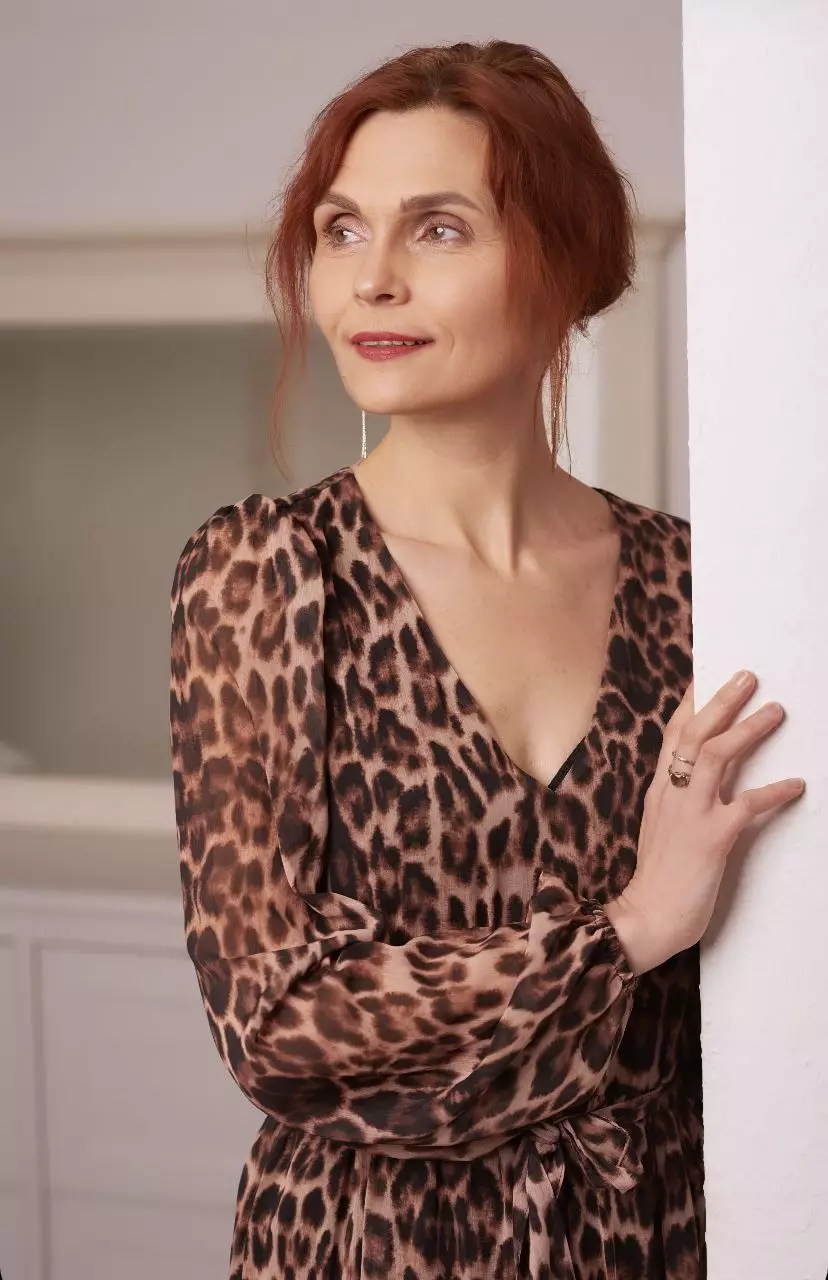 Iryna, 48