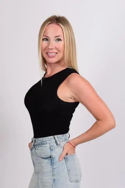 Viktoria, 38