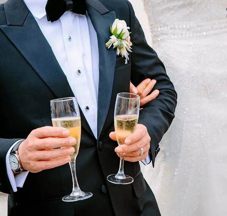 Wir sind Tatiana und ihrem Team sehr dankbar für ihre Professionalität und ihren verantwortungsvollen Umgang mit jedem Kunden. 7 Monate nachdem wir uns kennengelernt haben, haben wir in Dänemark geheiratet.   Wir können die Agentur “Dein Glücksfall” sehr empfehlen.