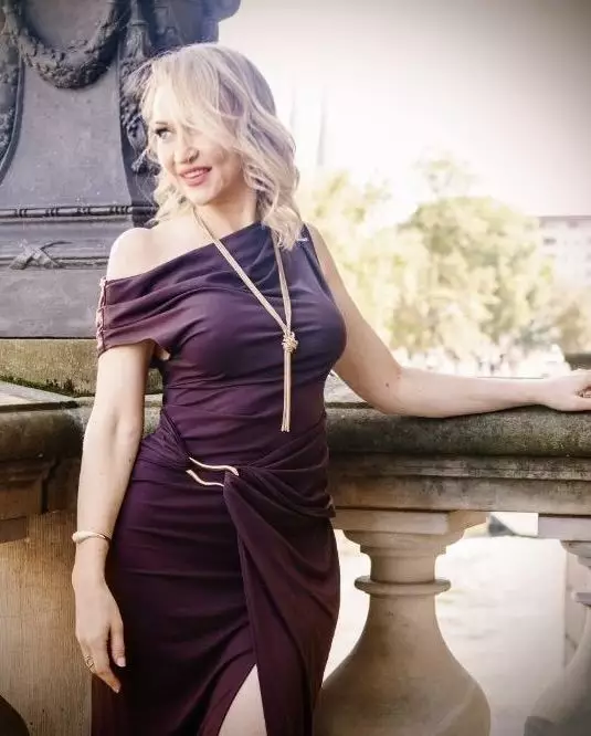 Olga, 43