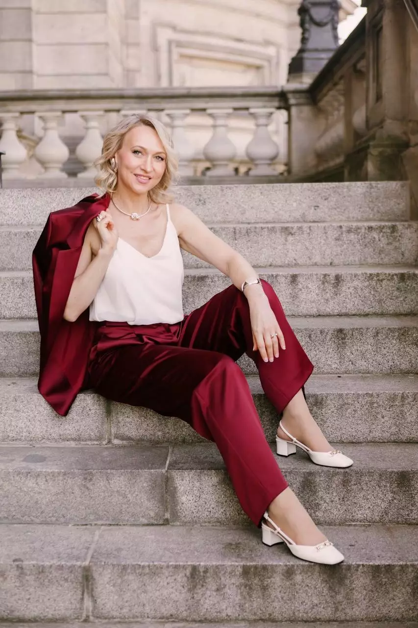 Olga, 43