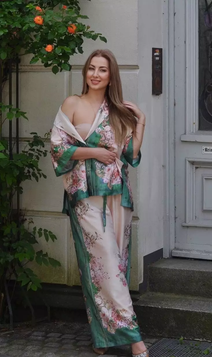 Viktoria, 42