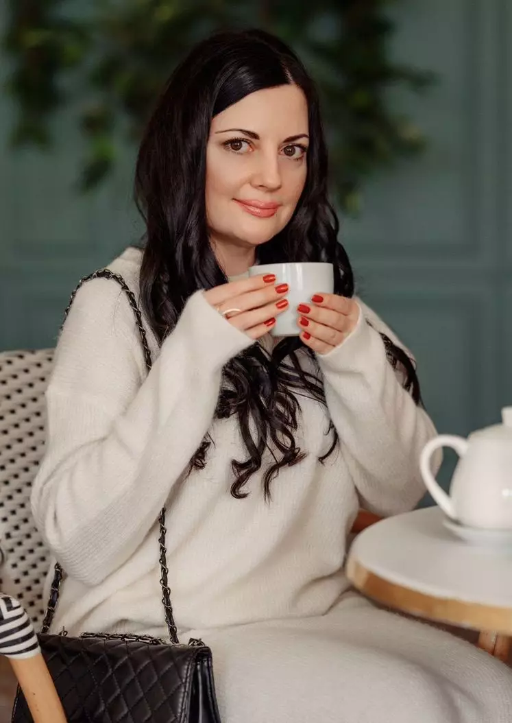 Irina, 42