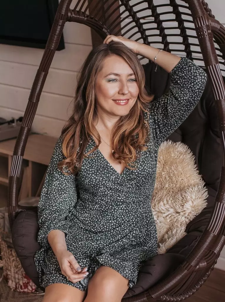 Olga, 44