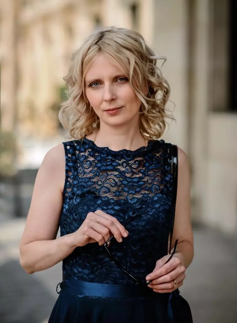 Maryna, 48