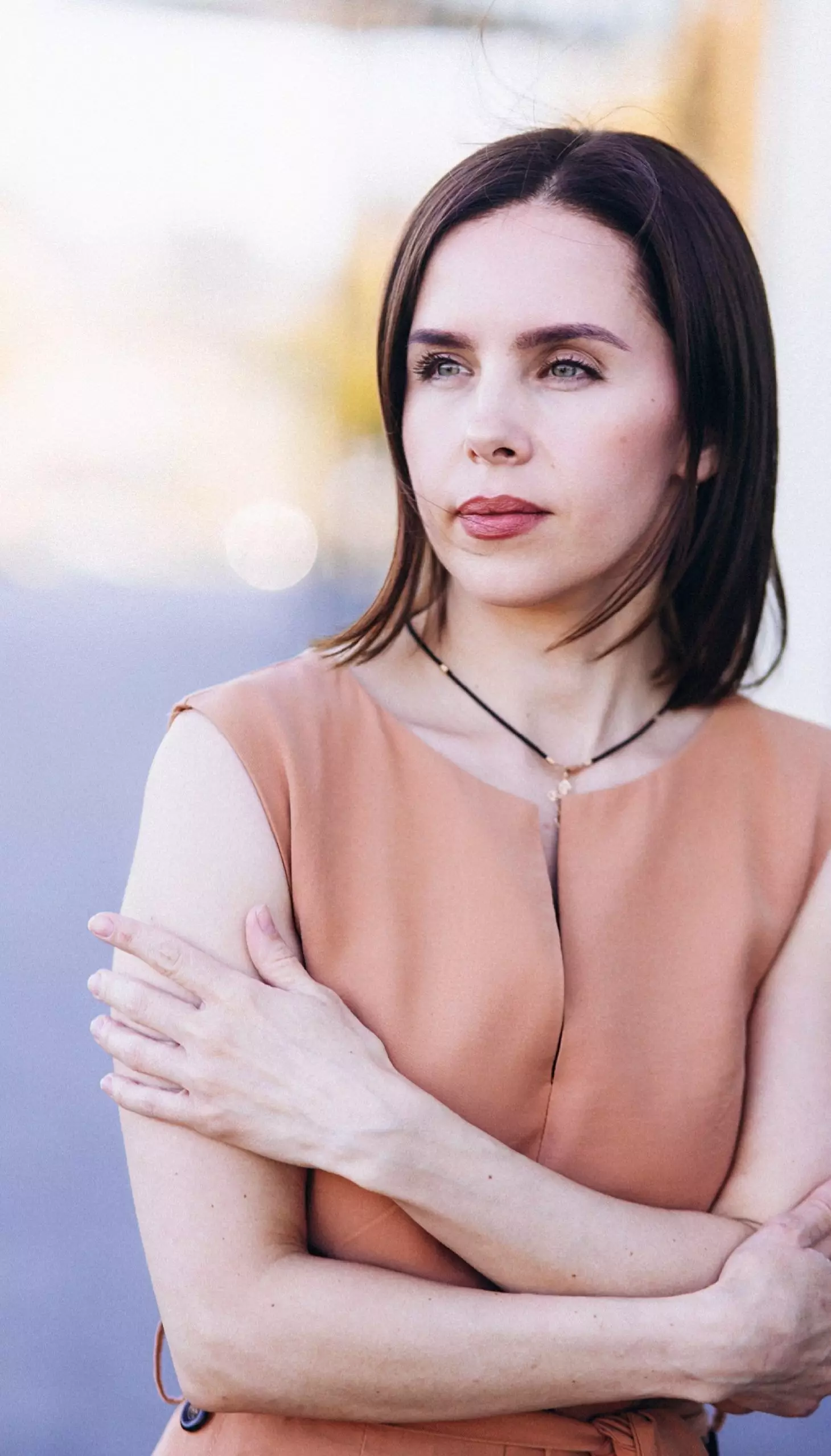 Alla, 44