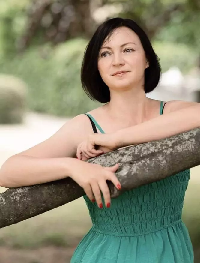 Yuliya, 45