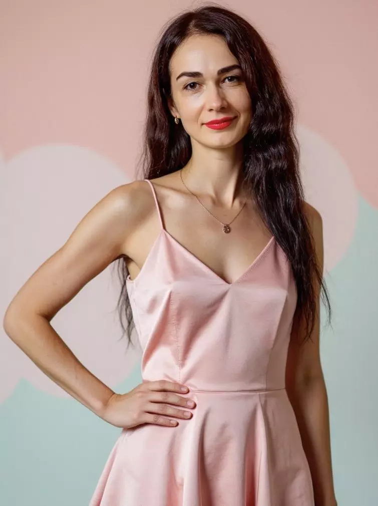 Alina, 43