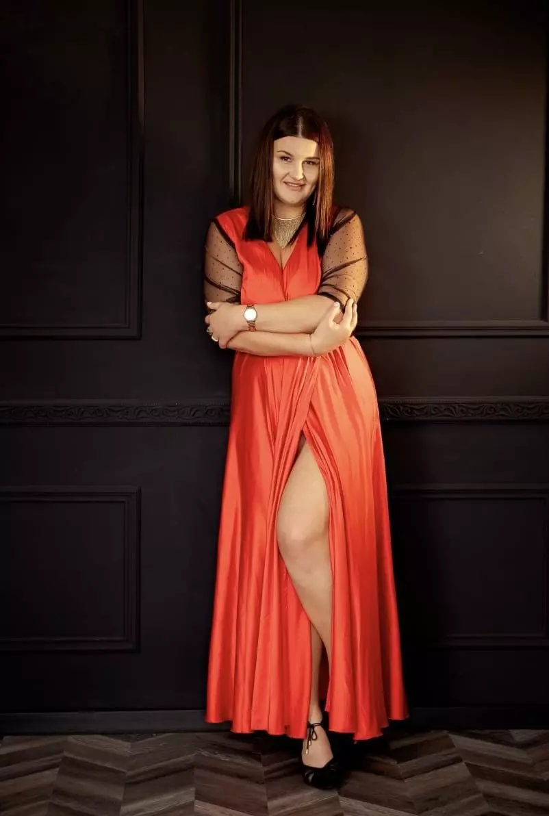Hanna, 37
