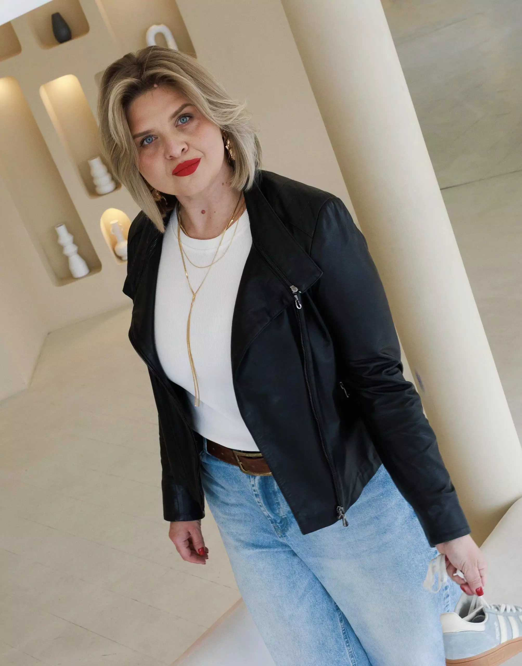 Elena, 46