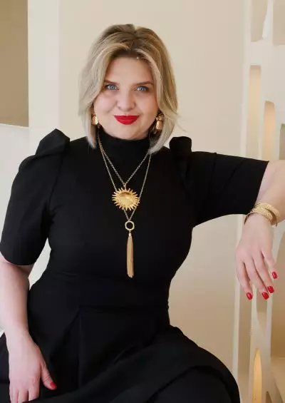 Elena, 46 sie sucht ihn