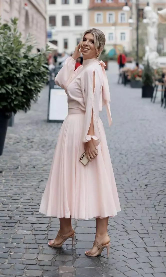 Yana, 42
