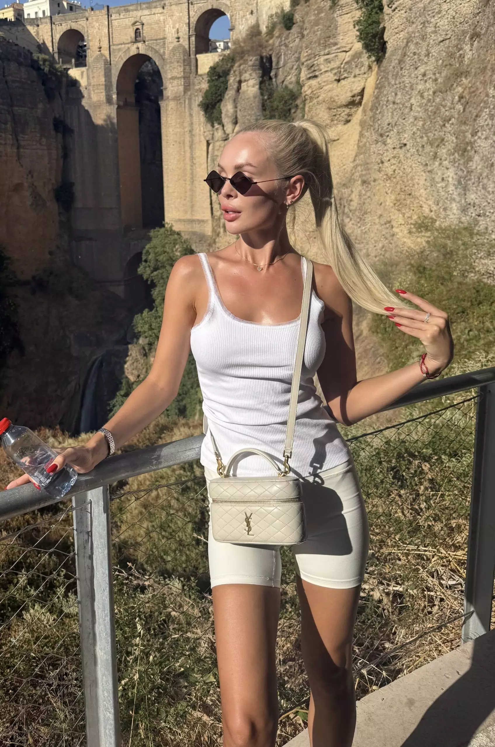 Alona, 30