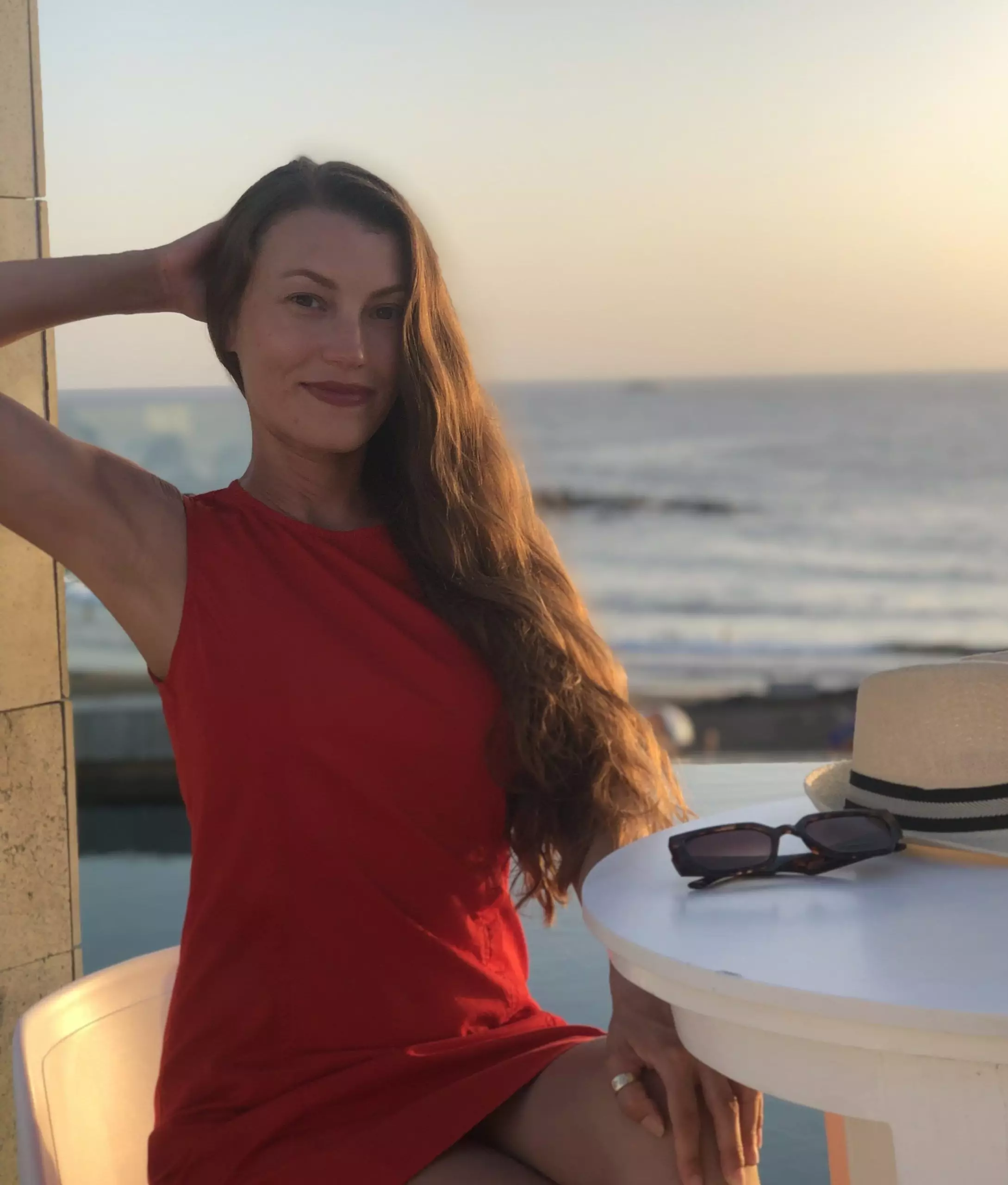 Anna, 37