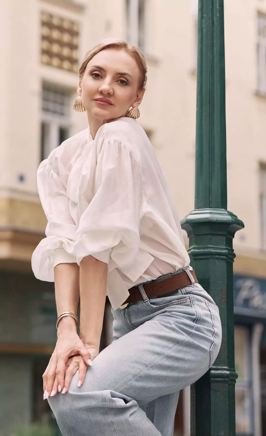 Yuliia, 48