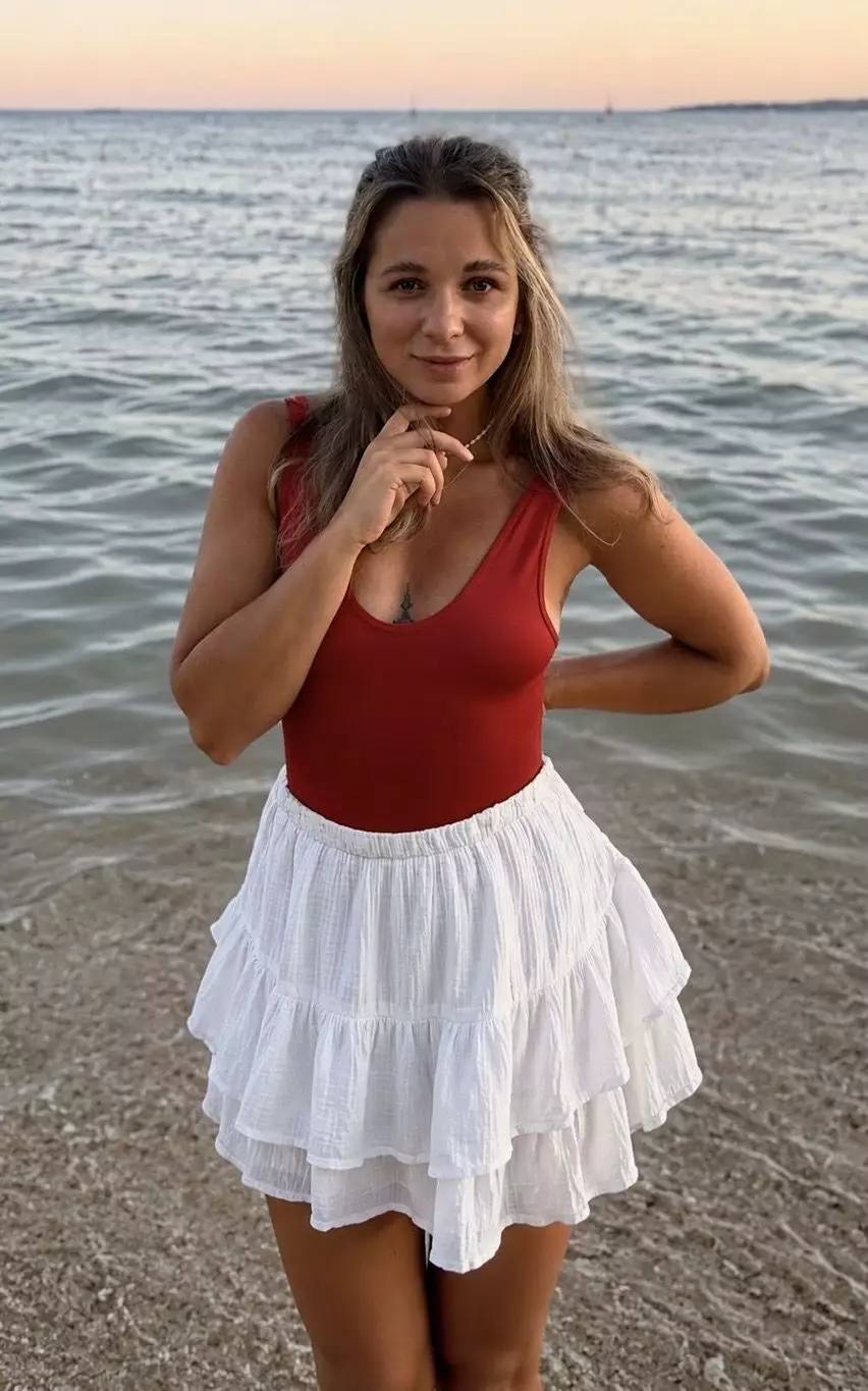 Julia, 37