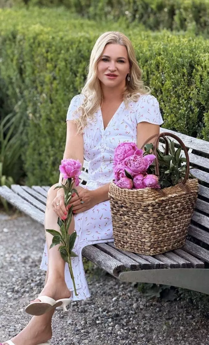 Nataliia, 43