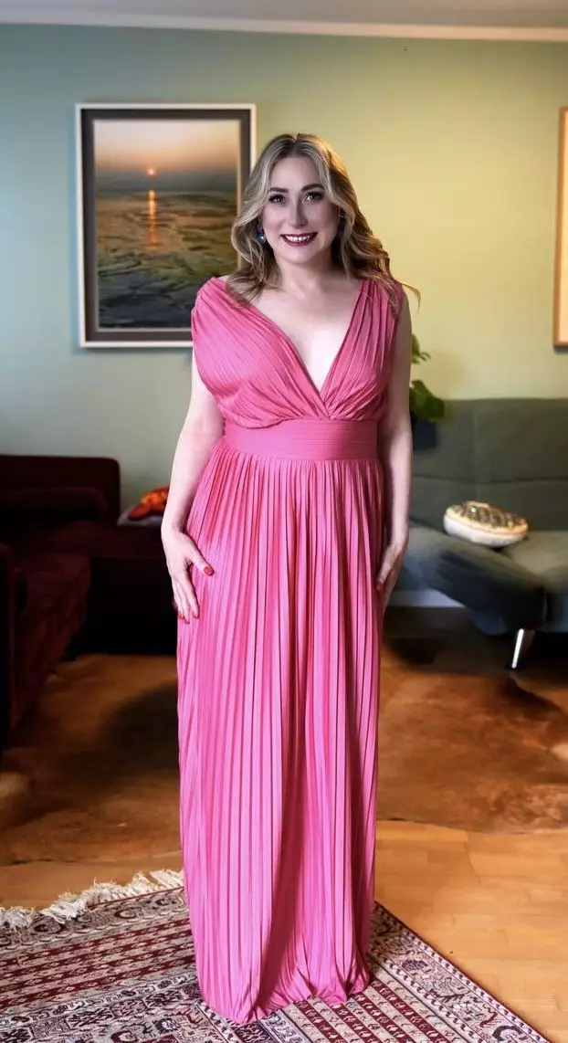 Julia, 46