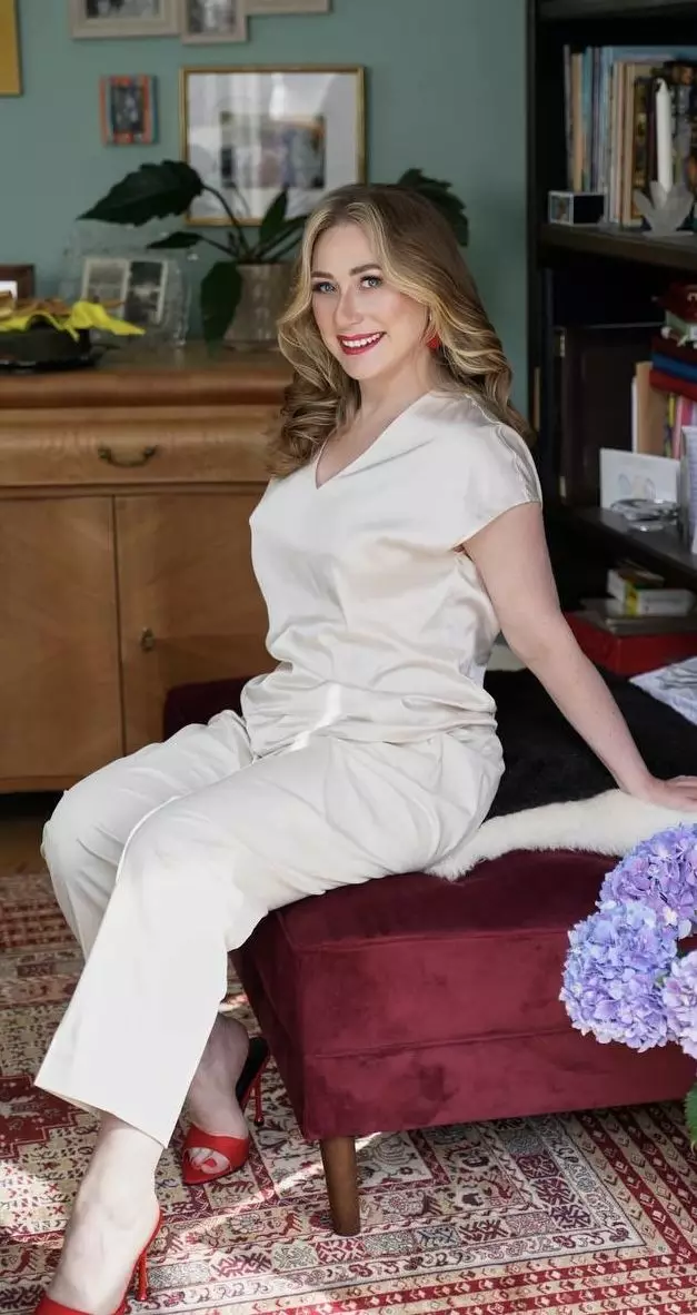 Julia, 46