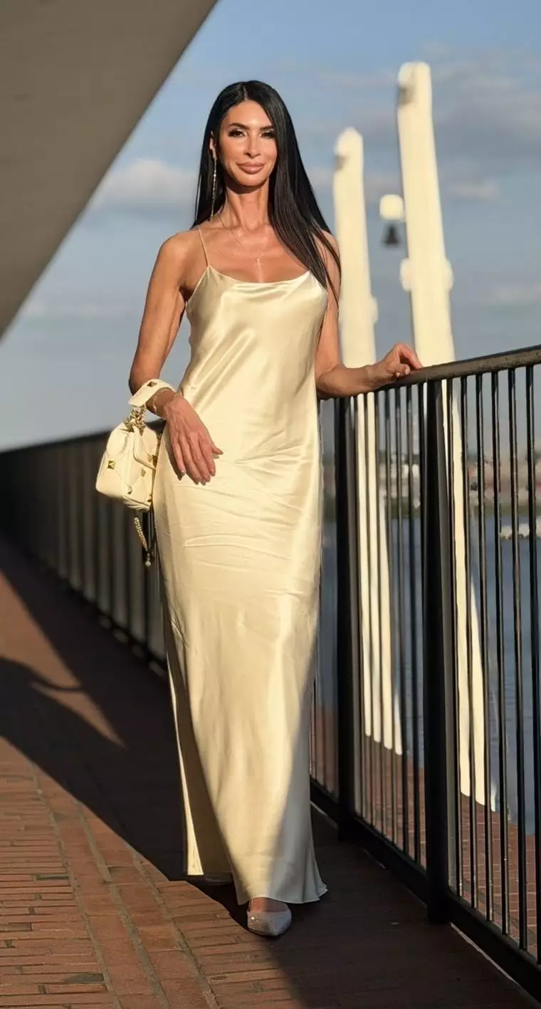 Irina, 53