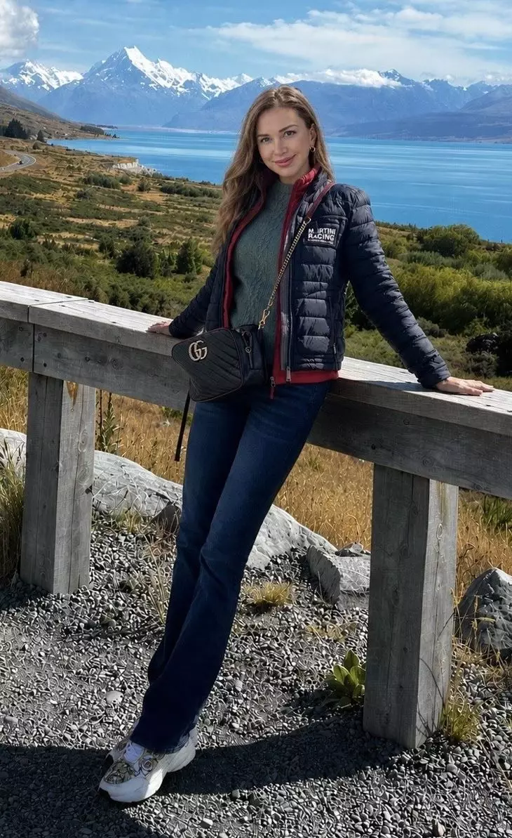 Irina, 52