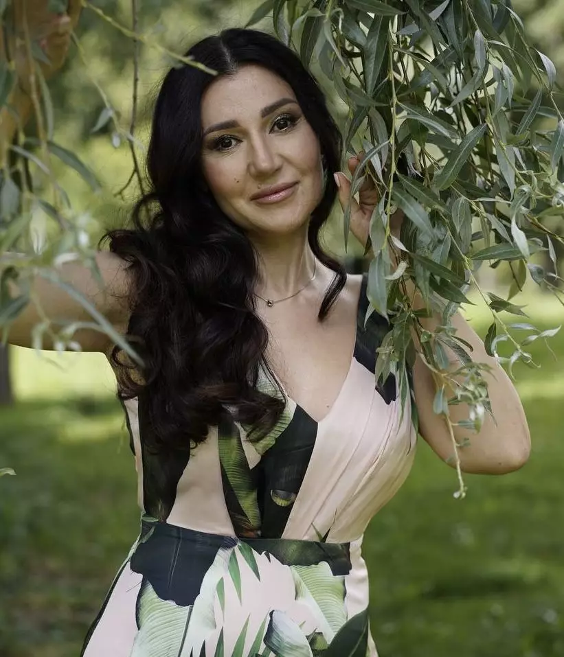 Svetlana, 49