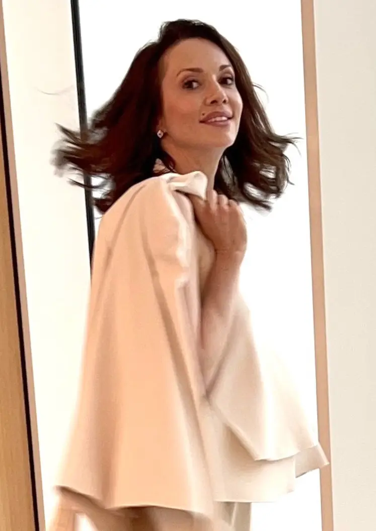 Alexandra, 46