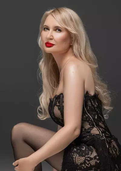 Nina, 51 ukrainische Frauen Katalog 50+