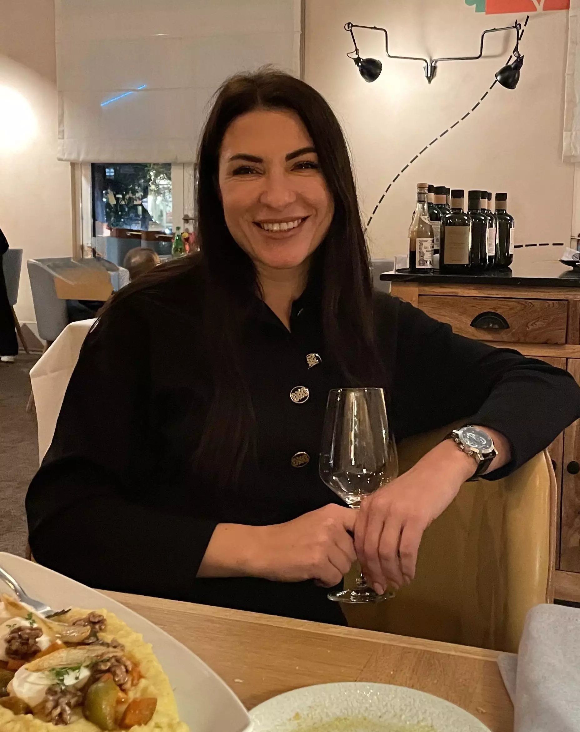 Elena, 38